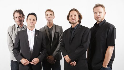 &bdquo;Pearl Jam&ldquo; nariai: Stone'as Gossardas, Mike'as McCready, Mattas Cameronas, Eddie Vedderis ir Jeffas Amentas
