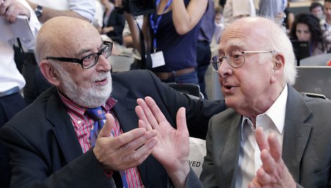 Šių metų Nobelio premija už pasiekimus fizikos srityje buvo paskirta Belgijos mokslininkui Francois Englert'ui (kairėje) ir Didžiosios Britanijos fizikui Peteriui Higgsui (dešinėje).