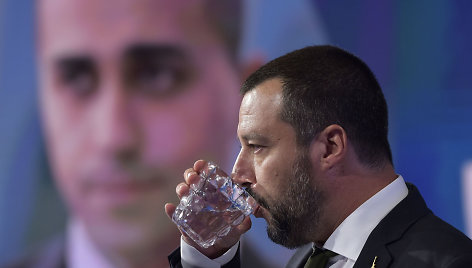 Matteo Salvini ir Luigi Di Maio (fone)