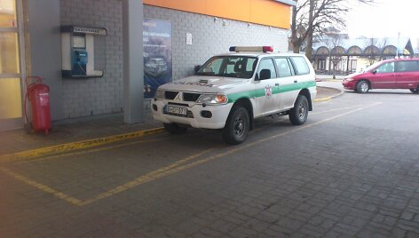 Policijos automobilio parkavimo ypatumai