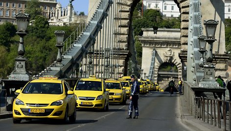 Budapešte vykusi taksi vairuotojų demonstracija prieš „Uber“ 