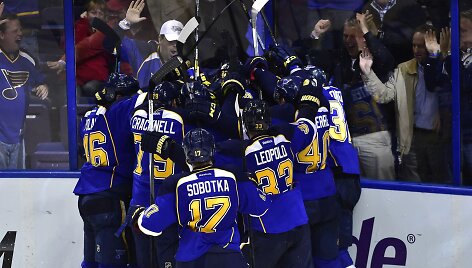 Sent Lujiso &bdquo;Blues&ldquo; ledo ritulininkai įveikė Čikagos &bdquo;Blackhawks&ldquo; klubą