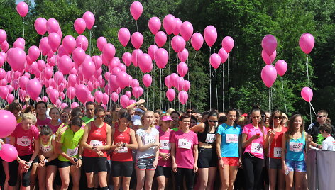 Moterys rengiasi "AVON moterų bėgimo" startui