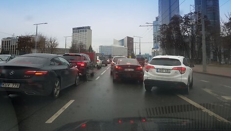 Penktadienio spūstis Vilniuje, Konstitucijos pr.