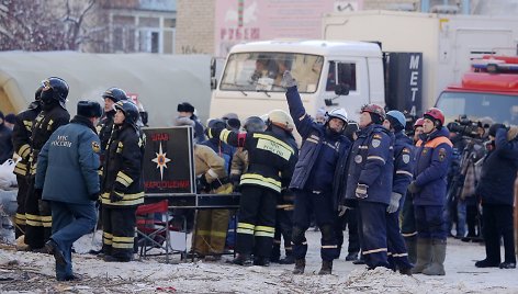 Magnitogorske sugriuvo dalis daugiabučio