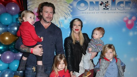 Tori Spelling ir Deanas McDermottas su vaikais