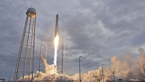 &Scaron;i raketa į kosmosą kelia ir pirmą Asgardijos palydovą, ir picas bei ledus astronautams