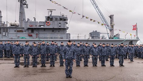 Prie&scaron;mininio laivo &bdquo;Kur&scaron;is&ldquo; įgula apdovanota medaliais &bdquo;Už tarptautines operacijas&ldquo;
