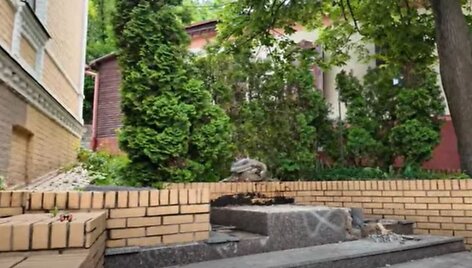 Kyjive i&scaron;montuotas paminklas ra&scaron;ytojui Michailui Bulgakovui