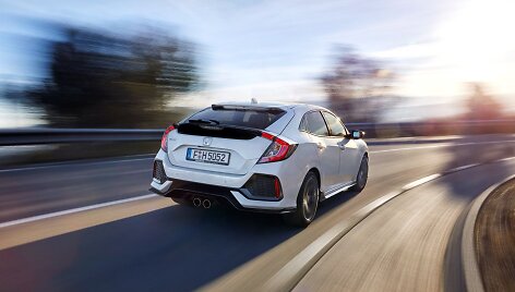 De&scaron;imtos kartos &bdquo;Honda Civic&ldquo; bandymai Barselonoje