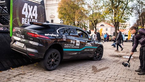 „Lietuvos metų automobilis 2019“: visureigių testas ant „Peak Point“ platformos