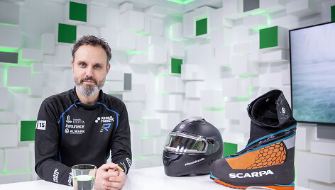 15min studijoje &ndash; ledo i&scaron;&scaron;ūkį Jakutijoje motociklu įveikęs Karolis Mieliauskas