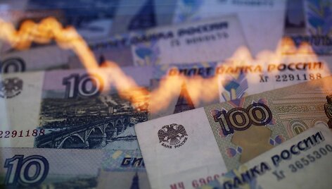 Rusijos rublio nebegelbsti milijardinės &scaron;alies centrinio banko intervencijos