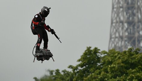 Prancūzų i&scaron;radėjas skraidlente praskriejo vir&scaron; Eliziejaus laukų