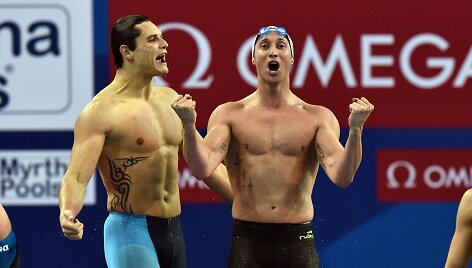 Prancūzijos plaukikai po 4x200 m laisvuoju stiliumi estafetės