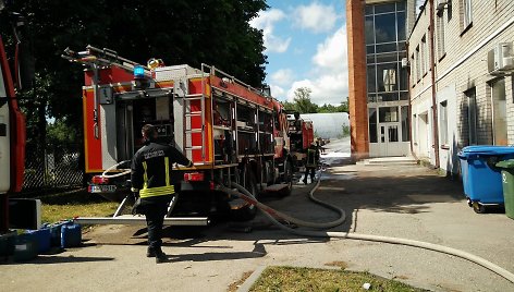 Gaisras Kauno siuvyklos gamybinėse patalpose