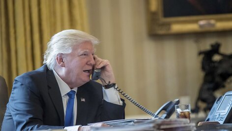 Donaldas Trumpas kalbasi su Vladimiru Putinu