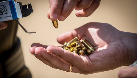 Lietuvos vadovų asmens sargybiniai šaudykloje tobulino įgūdžius