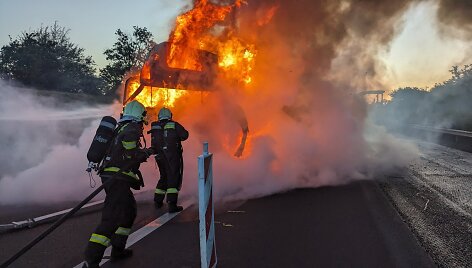 Mirtinos avarijos Vengrijos greitkelyje M1