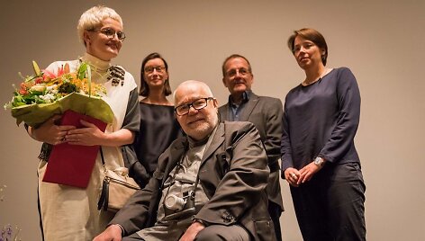 Antanui Sutkui buvo įteiktas Vokietijos fotografijos asociacijos Dr. Ericho Salomono apdovanojimas.