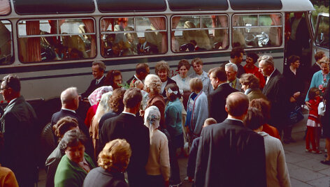 Prie autobuso
