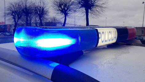 Šiauliuose policijos automobilis pateko į avariją