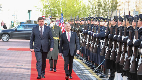 JAV Gynybos sekretoriaus J. Mattis pasitikimo ceremonija 