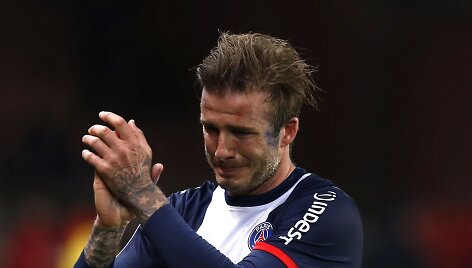 Susigraudinęs Davidas Beckhamas dėkodamas sirgaliams palieka futbolo aik&scaron;tę