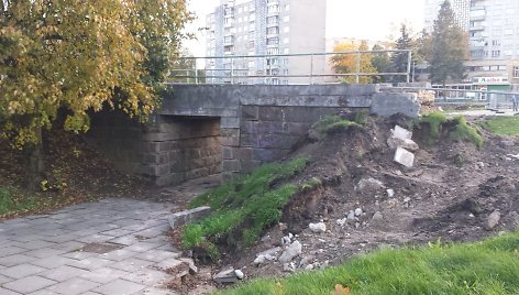 Geležinkelio tiltelis (viadukas) – pėsčiųjų perėja Alytuje 