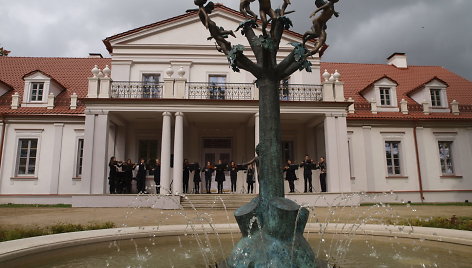 Užsienietės įspūdžiai Ilzenbergo dvare: norėtume lesinti vištas