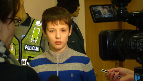Penktos klasės moksleivio Augusto Petrylos ir jo tėvo pagerbimas &Scaron;iaulių policijoje