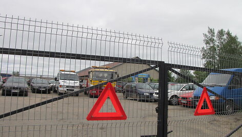 Girto kaip pėdas 58 metų vairuotojo automobilis buvo uždarytas į saugojimo aik&scaron;telę. Jį atsiėmė pažeidėjo nami&scaron;kiai.