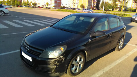 Apgadintas &bdquo;Opel Astra&ldquo; automobilis