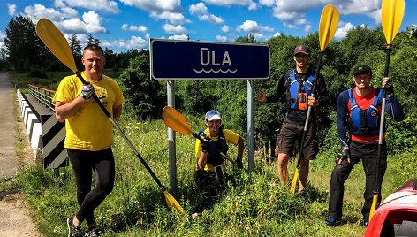 Ekspedicijos dalyvių plaukimas Ūlos upe