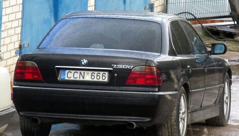 Įtarimus sukėlęs BMW automobilis