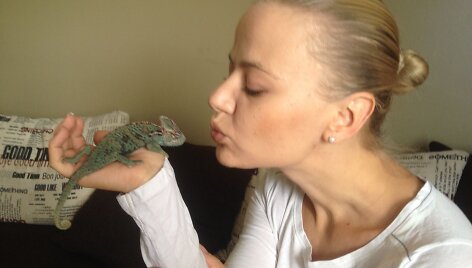 Renata Jampolskė su chameleonu