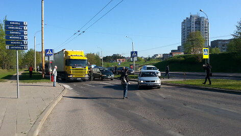 Sunkvežimio ir motociklo avarija Justini&scaron;kėse