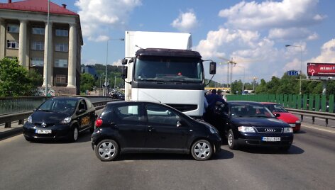 Keturių automobilių avarija Vilniuje