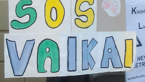 Protestas prie&scaron; vaikų dienos centro i&scaron;kraustymą Klaipėdoje 