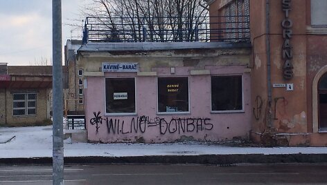 Terlionės ant pastato Naujojoje Vilnioje