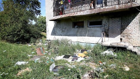 Viename Kėdainių &Scaron;ėtos gatvės daugiabučių gyvena ir tokių žmonių, kuriems nerūpi jų aplinka