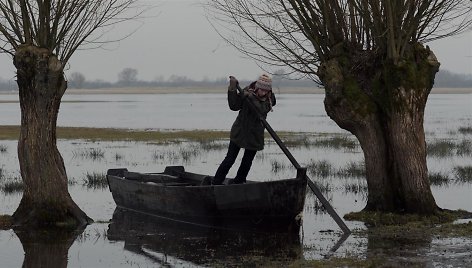 Kadras iš Algimanto Puipos filmo „Kita tylos pusė“