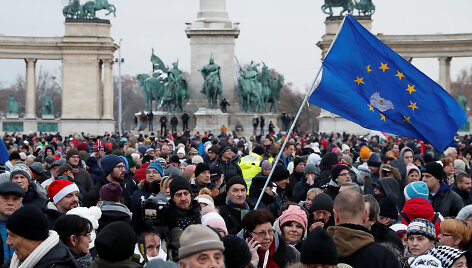 Protestai Vengrijoje prie&scaron; &bdquo;vergų įstatymą&ldquo;