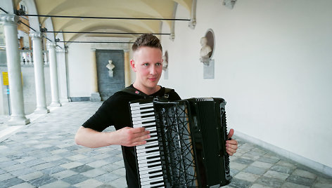 Martynas Levickis su „Mikroorkéstra“