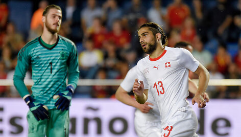 Davidas de Gea nepagavp kamuolio, kurį i&scaron; arti į vartus nukreipė Ricardo Rodriguezas.