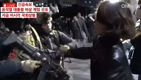 Ahn Gwi-ryeong susigrūmė su Pietų Korėjos kareiviu dėl &scaron;autuvo