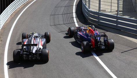 &bdquo;Formulės-1&ldquo; penktadienio treniruotės Silverstone