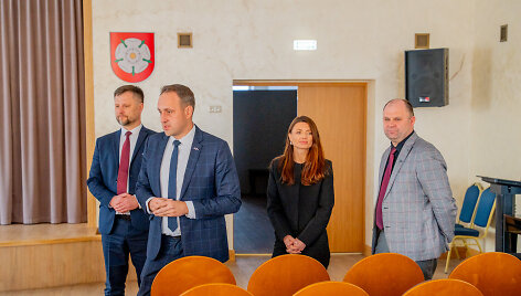 Alytaus miesto vadovai susitikime su gimnazijos mokytojais