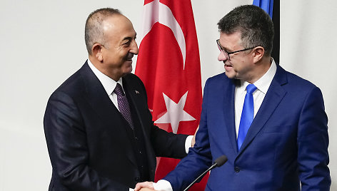 Turkijos užsienio reikalų ministras Mevlutas Cavusoglu ir Estijos kolega Urmas Reinsalu