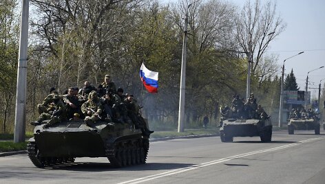 Rusų &scaron;arvuočai su &bdquo;žaliais žmogeliukais&ldquo; netoli Kramtorsko miesto